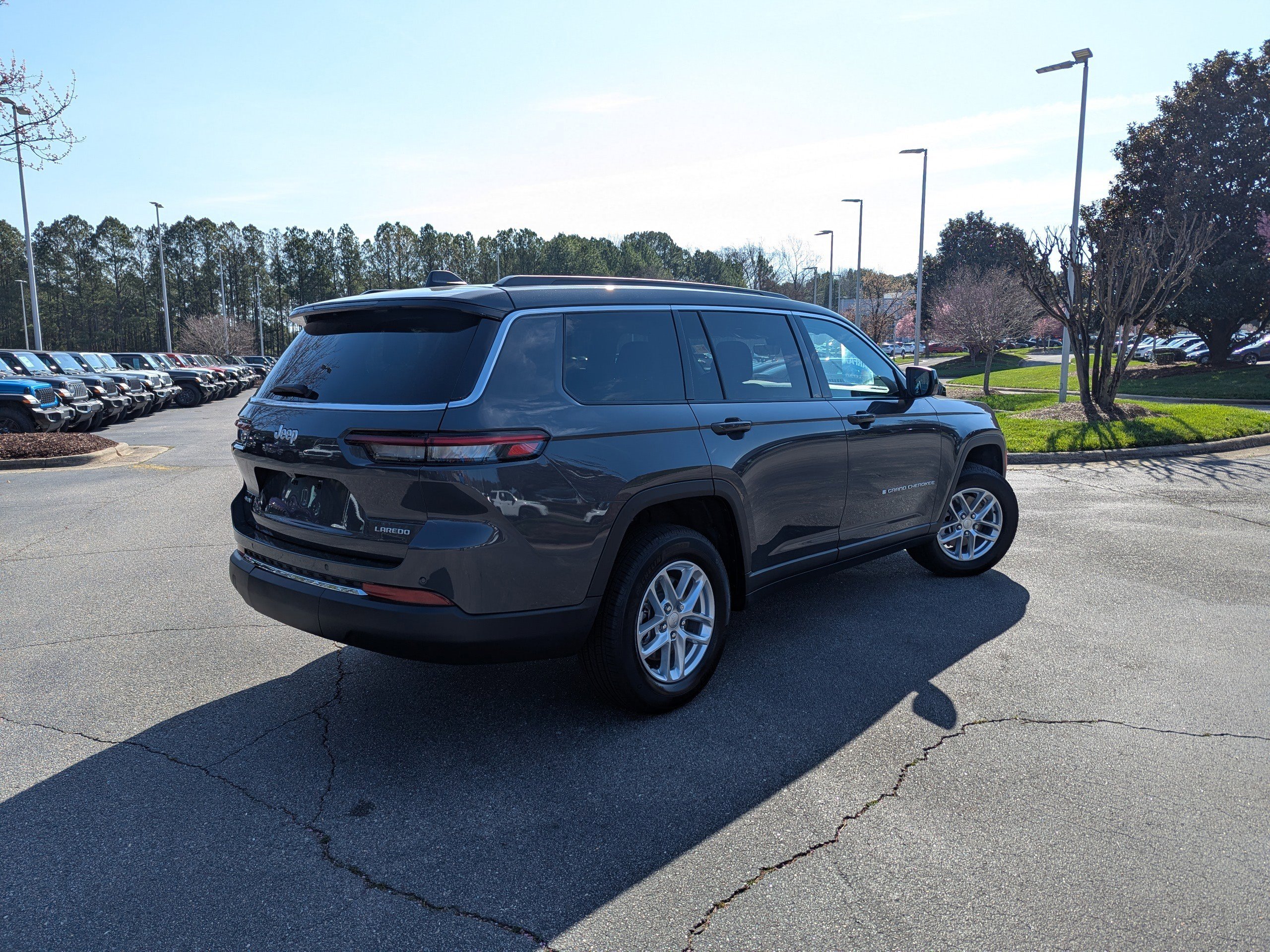 Certified 2025 Jeep Grand Cherokee L Laredo w/ Trailer Tow Package image 5