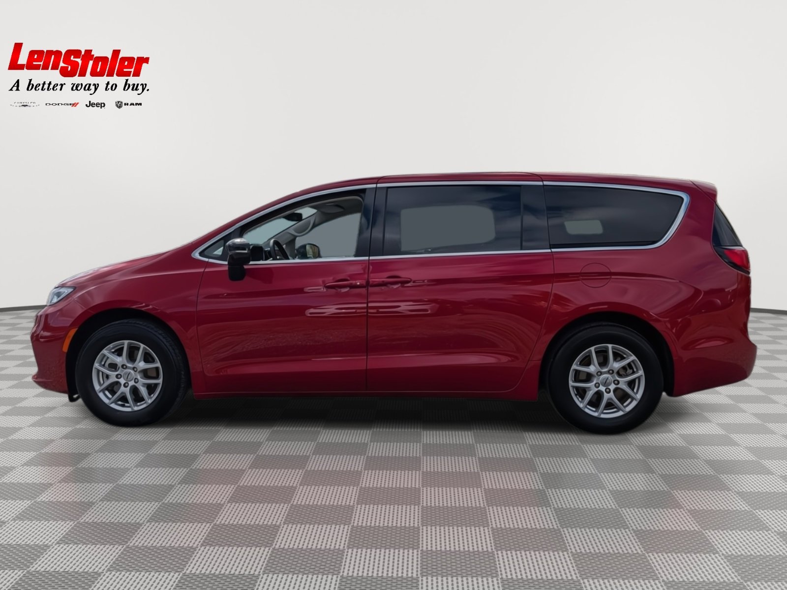 Used 2024 Chrysler Pacifica Touring-L image 2