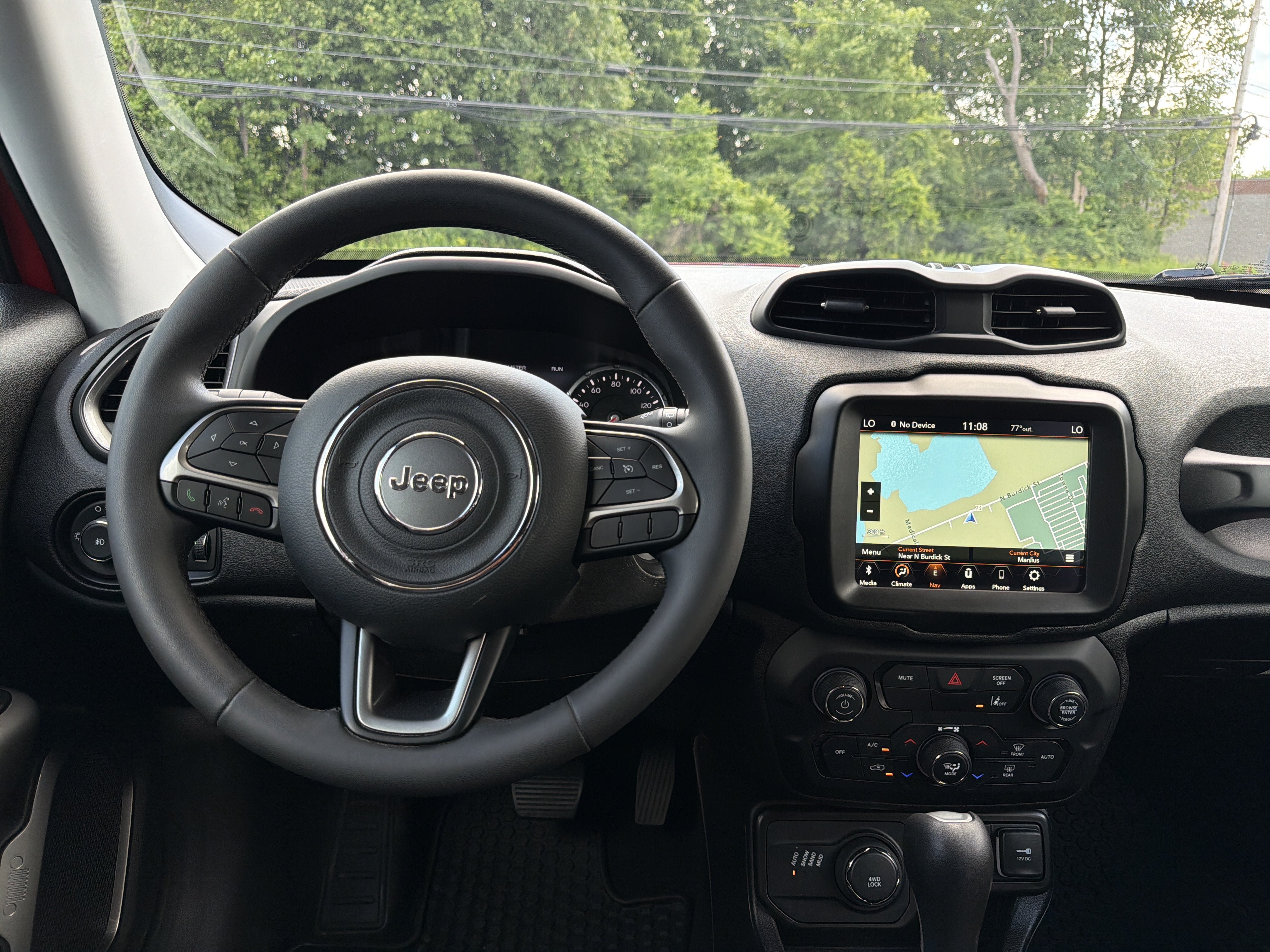 Used 2022 Jeep Renegade Latitude AWD/4WD image 10
