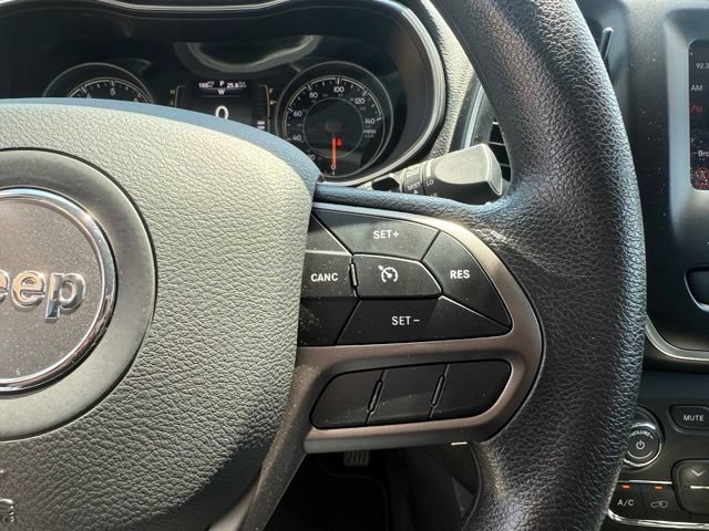 Used 2021 Jeep Cherokee Latitude AWD/4WD image 37