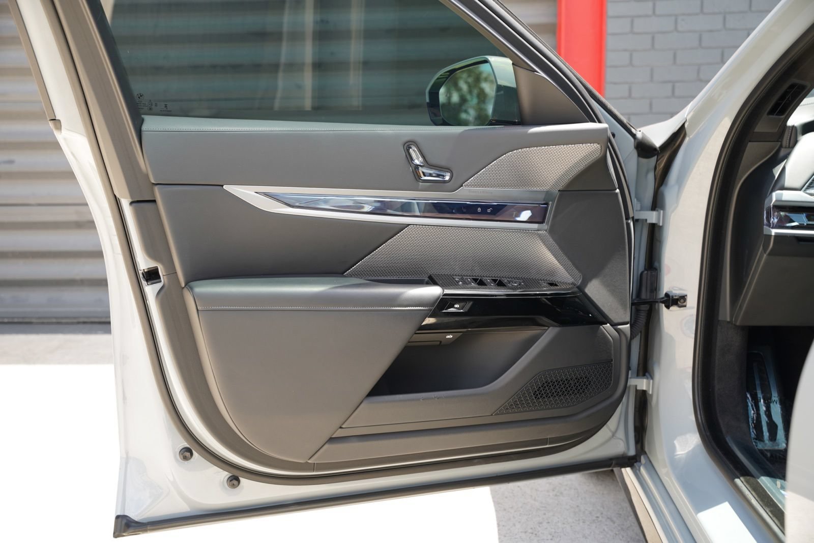 Used 2024 BMW i7 eDrive50 w/ M Sport Package RWD image 18