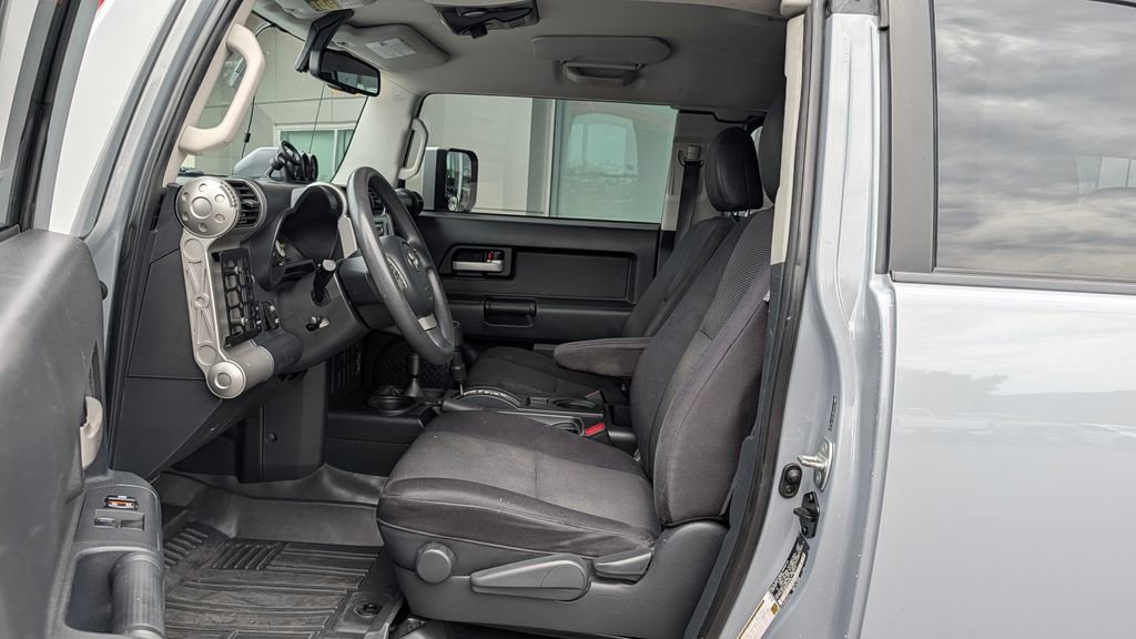 Used 2014 Toyota FJ Cruiser 4WD w/ Convenience Package image 5