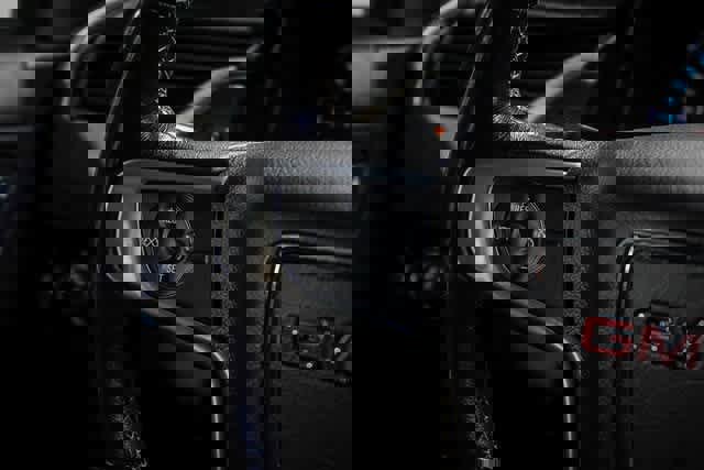 Used 2018 GMC Yukon SLE image 16