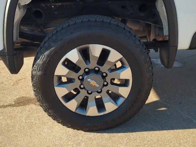 Used 2022 Chevrolet Silverado 2500 Custom w/ Custom Convenience Package image 3