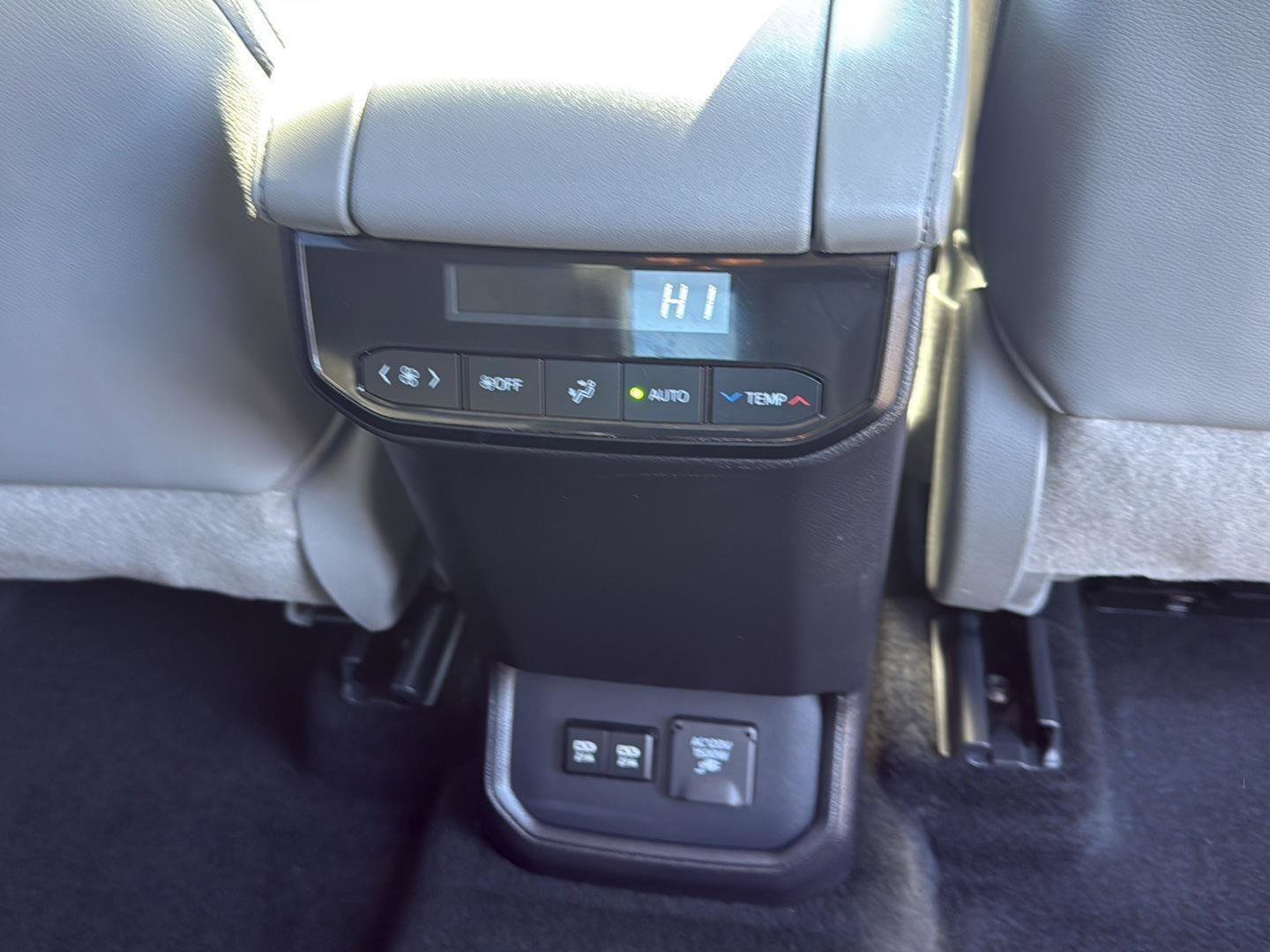 Used 2021 Toyota Highlander Limited AWD/4WD image 11