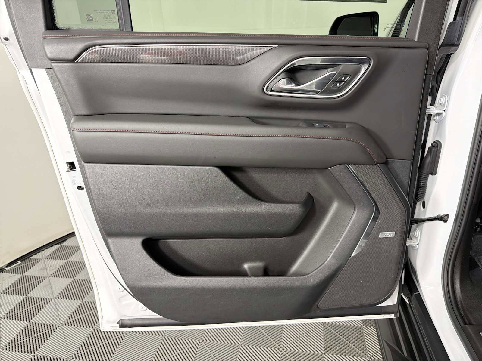 Used 2024 Chevrolet Suburban RST w/ Luxury Package RWD image 10