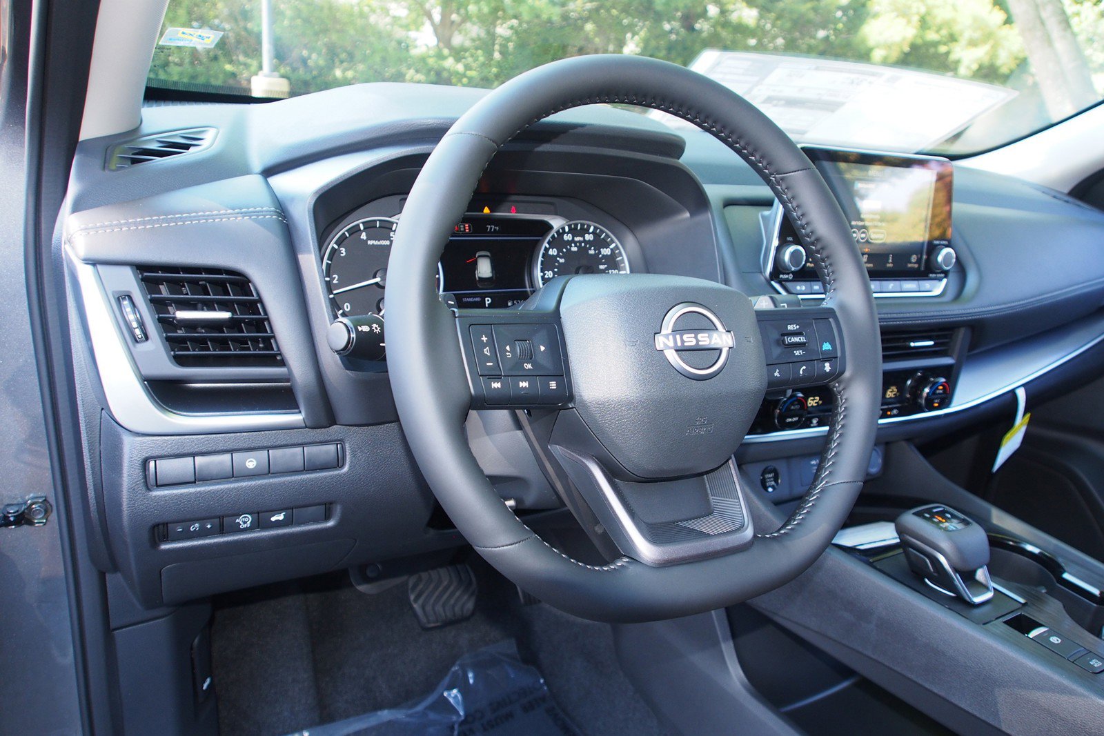 Used 2026 Nissan Rogue SV FWD image 14