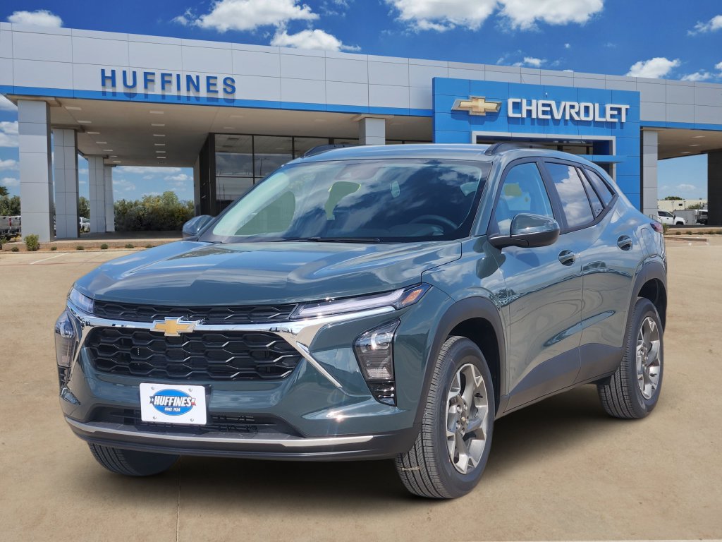 New 2026 Chevrolet Trax LT w/ Driver Confidence Package FWD image 2