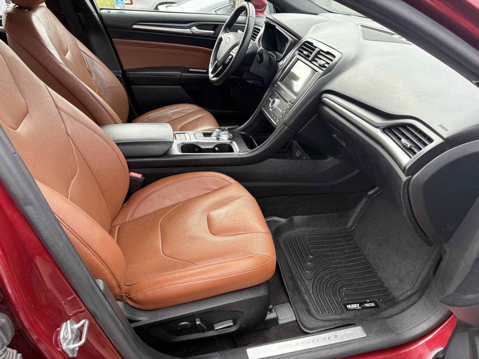 Used 2019 Ford Fusion Energi Titanium FWD image 18