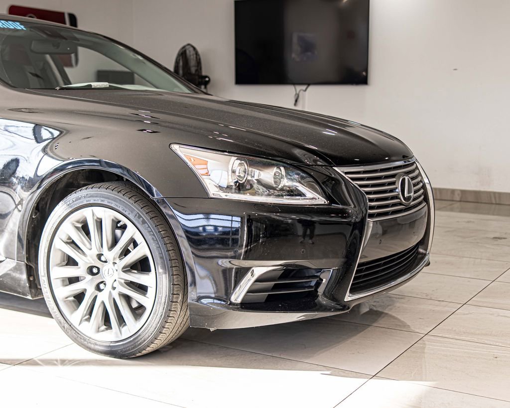 Used 2017 Lexus LS 460 w/ Comfort Package image 4