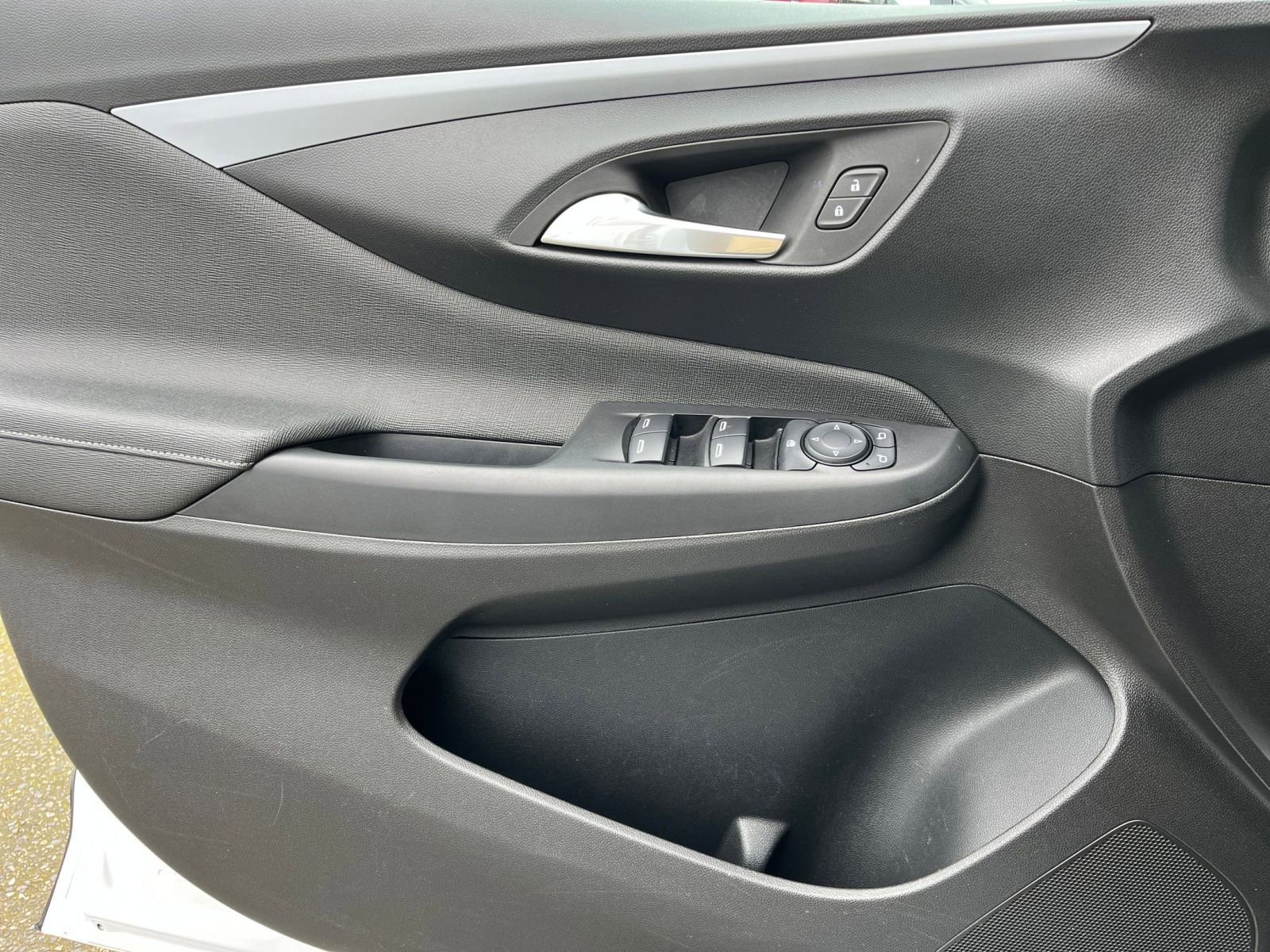 Used 2025 Buick Envista Preferred image 18