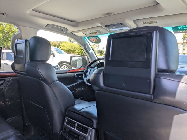 Used 2015 Lexus LX 570 4WD w/ Luxury Package image 24