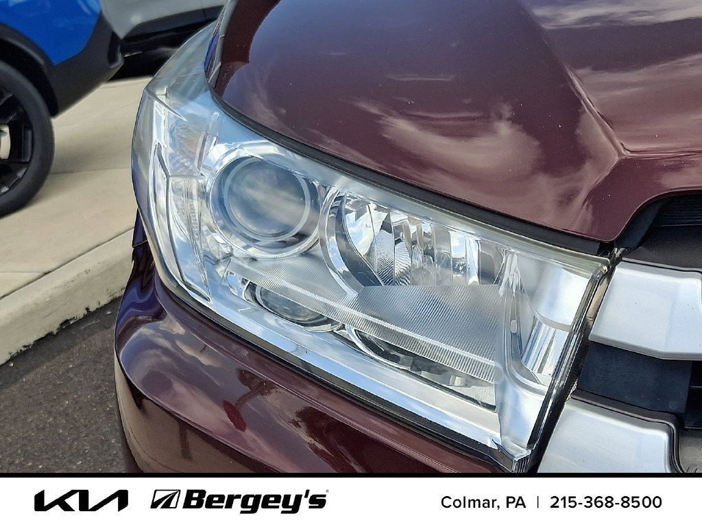 Used 2019 Toyota Highlander LE AWD/4WD image 10