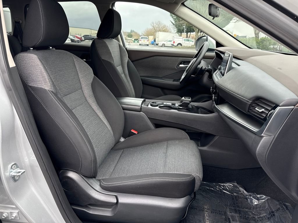 Used 2022 Nissan Rogue SV image 11