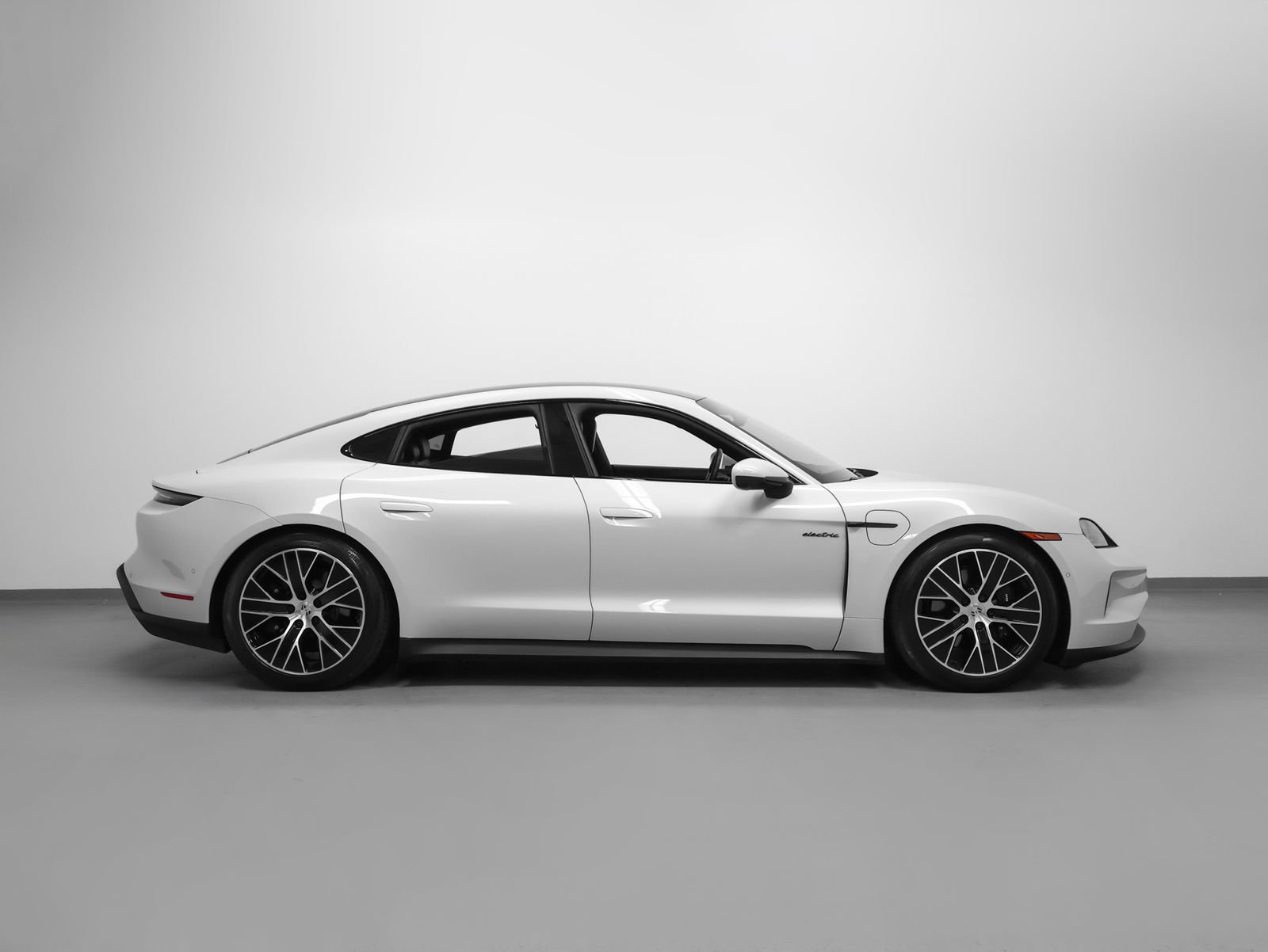 Certified 2025 Porsche Taycan AWD/4WD image 13