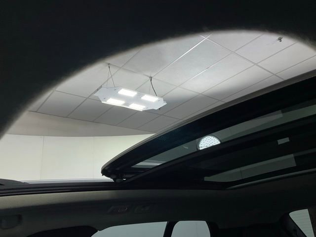 Certified 2023 Volvo XC40 B5 Plus w/ Climate Package image 19