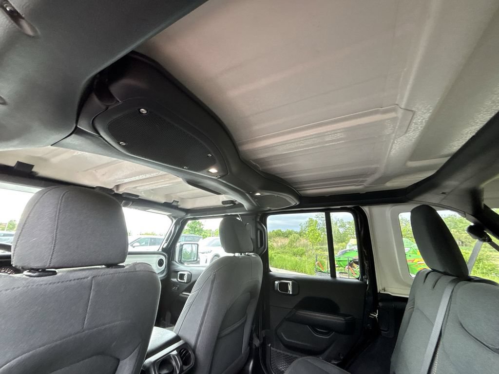 Used 2024 Jeep Wrangler Unlimited Sahara AWD/4WD image 16