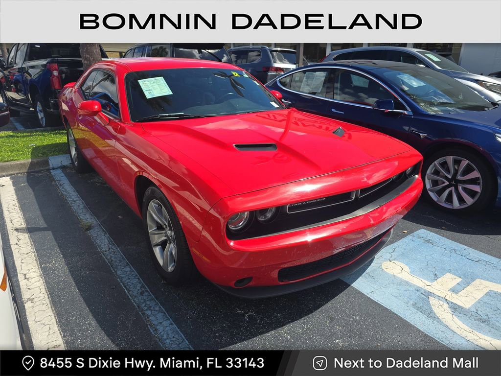 Used 2020 Dodge Challenger SXT image 2