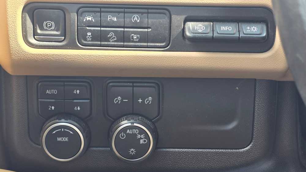Used 2023 Chevrolet Tahoe Premier AWD/4WD image 13