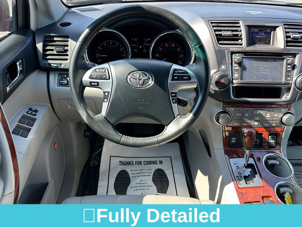 Used 2013 Toyota Highlander Limited AWD/4WD image 30