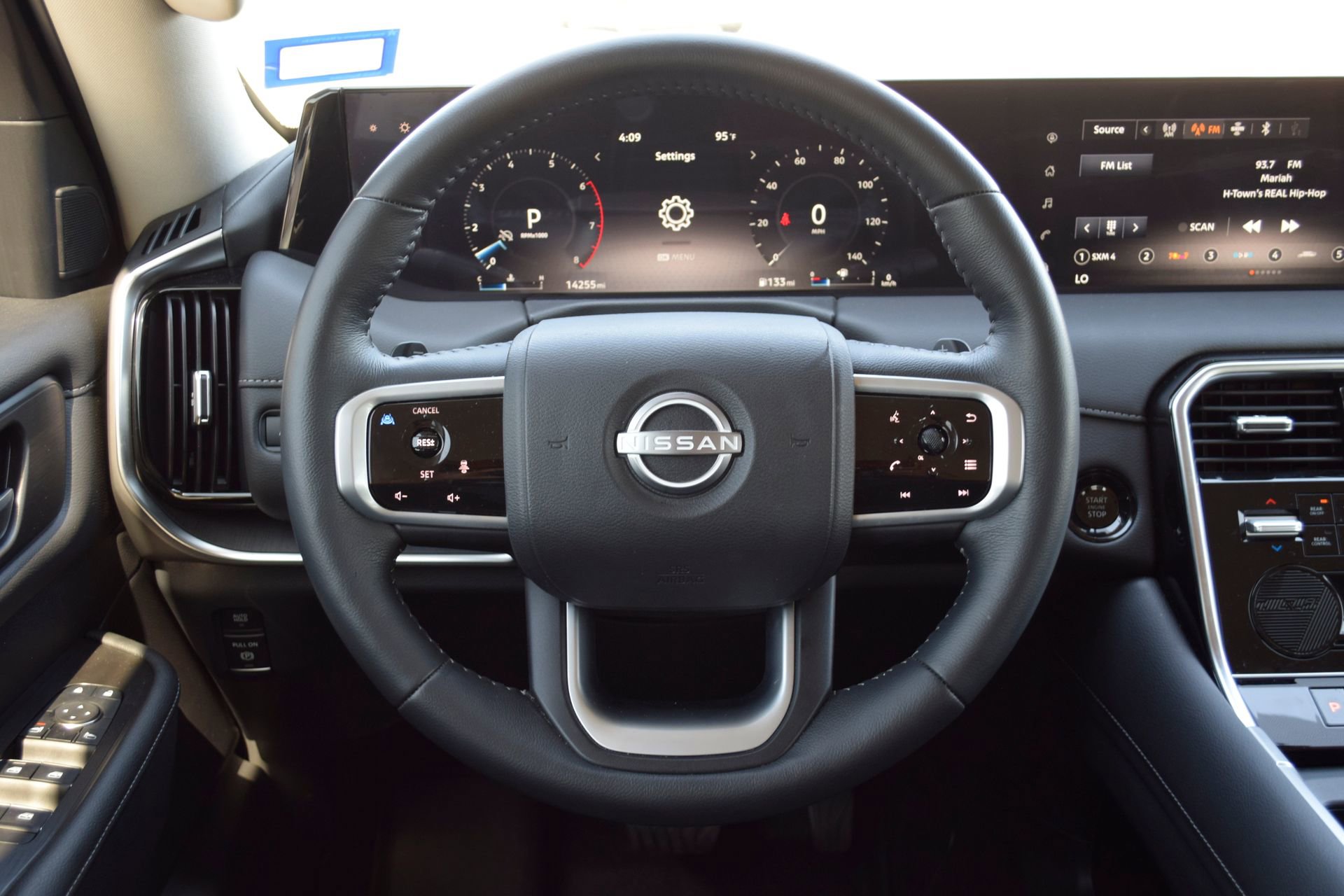 Used 2025 Nissan Armada SV RWD image 8