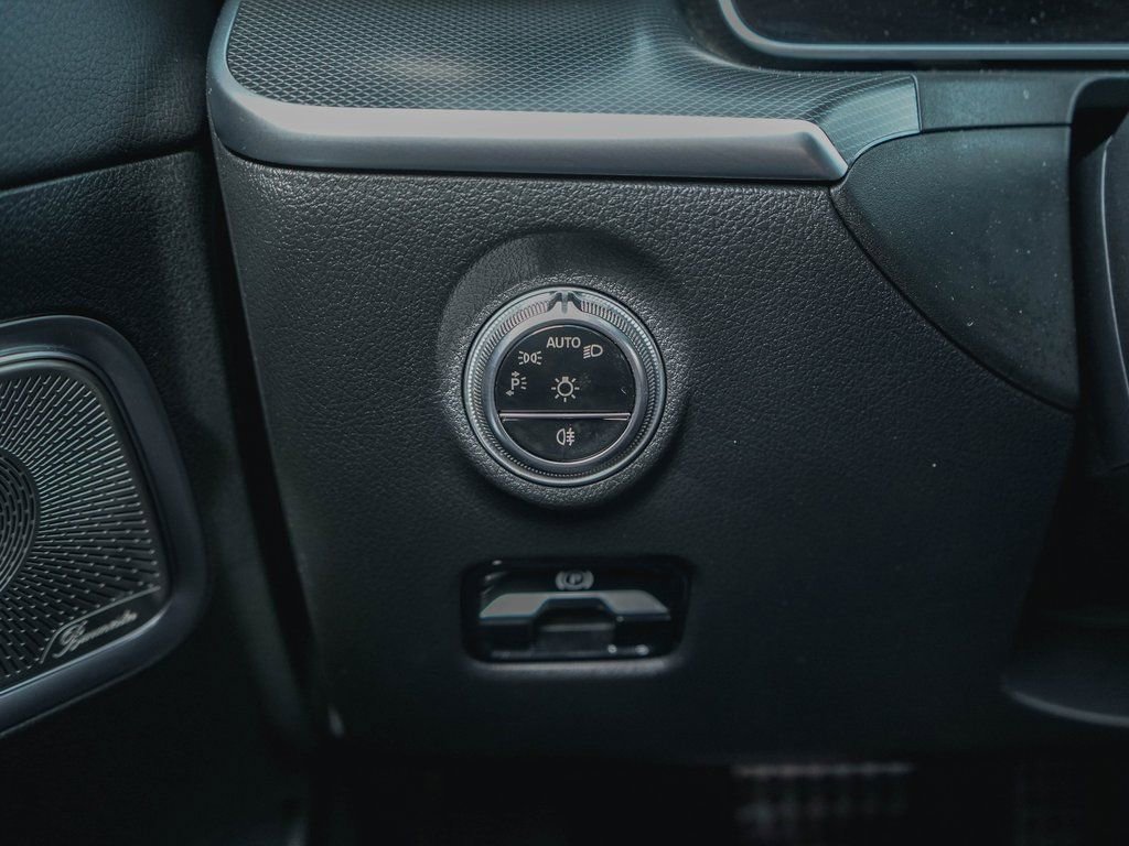 Used 2024 Mercedes-Benz C 300 Sedan image 16