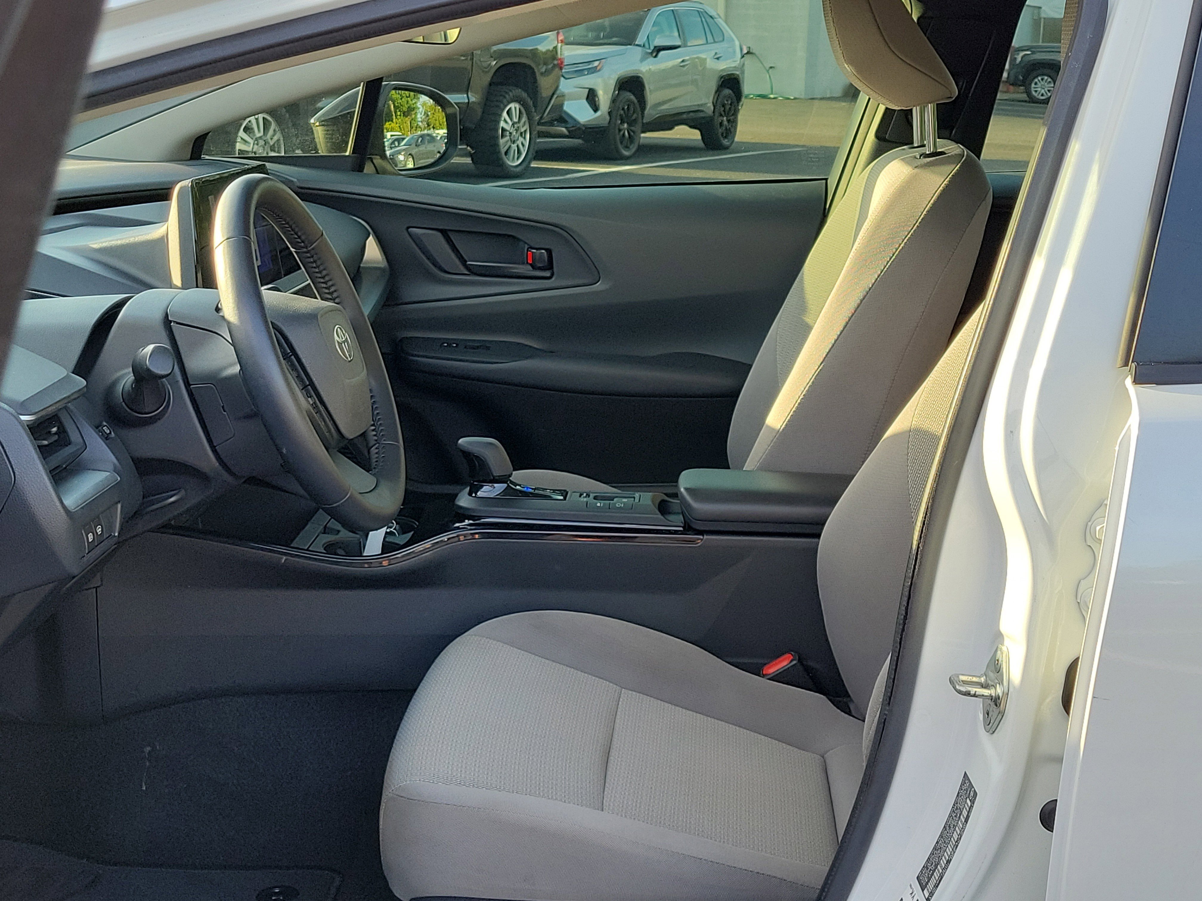 Used 2023 Toyota Prius LE FWD image 21