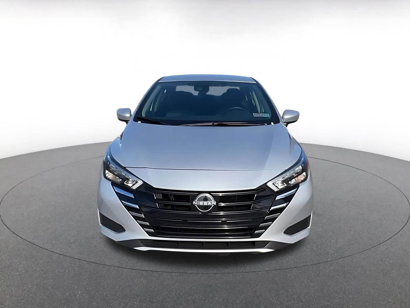 Used 2025 Nissan Versa SV image 5