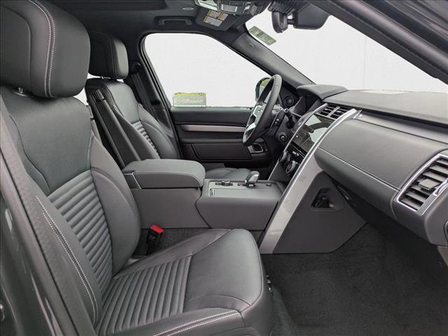 New 2025 Land Rover Discovery Dynamic SE image 17