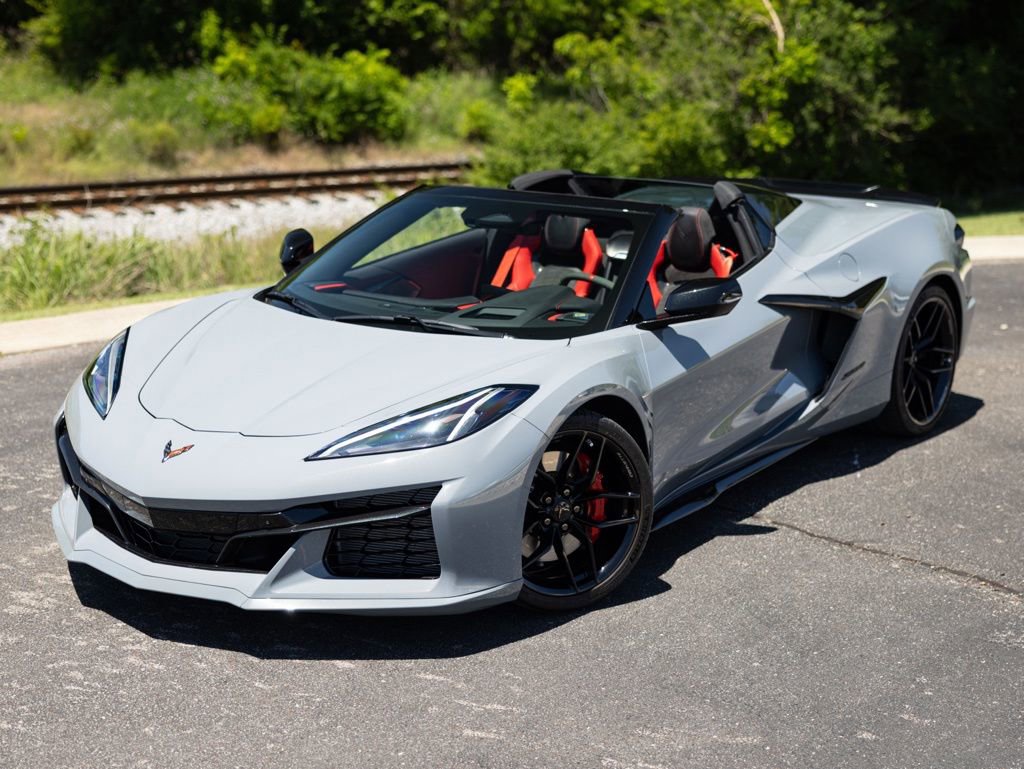 Used 2025 Chevrolet Corvette Z06 w/ Stealth Interior Trim Package RWD image 2