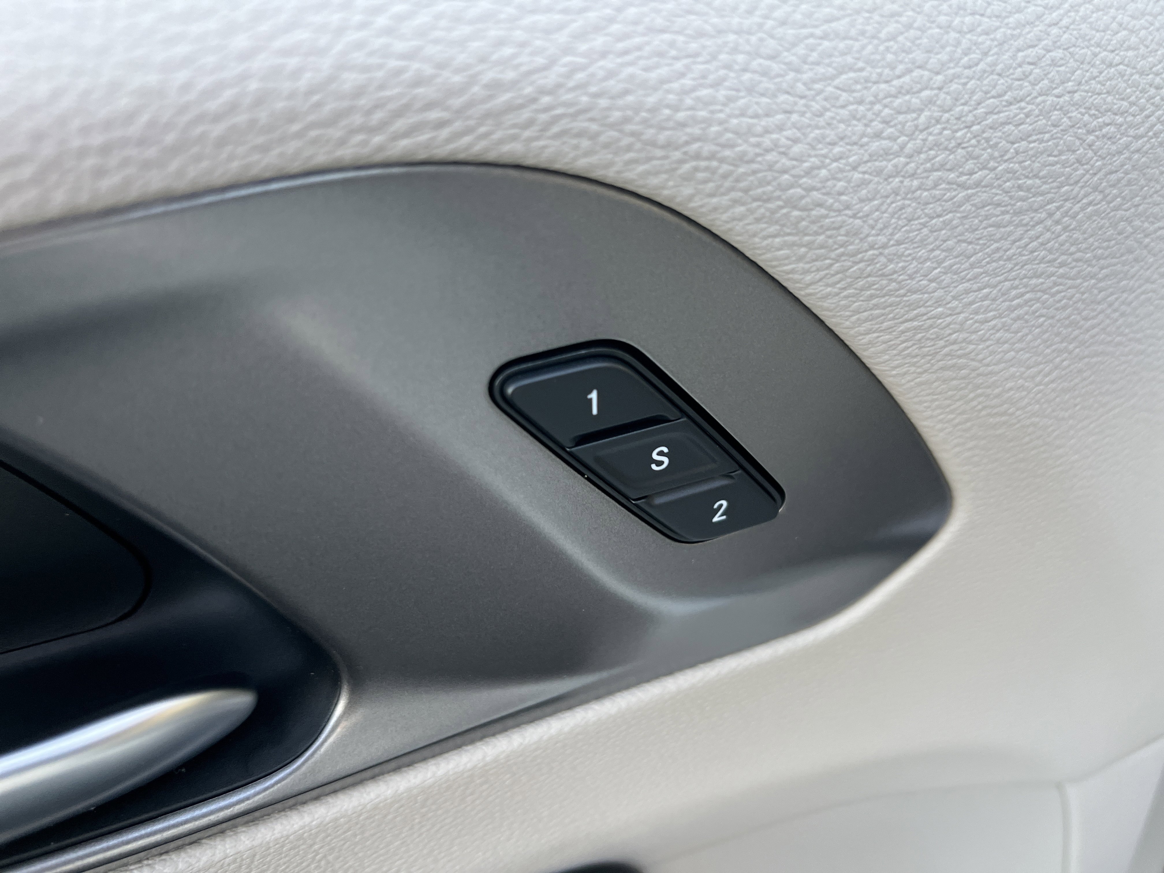 Used 2021 Chrysler Pacifica Touring-L image 15