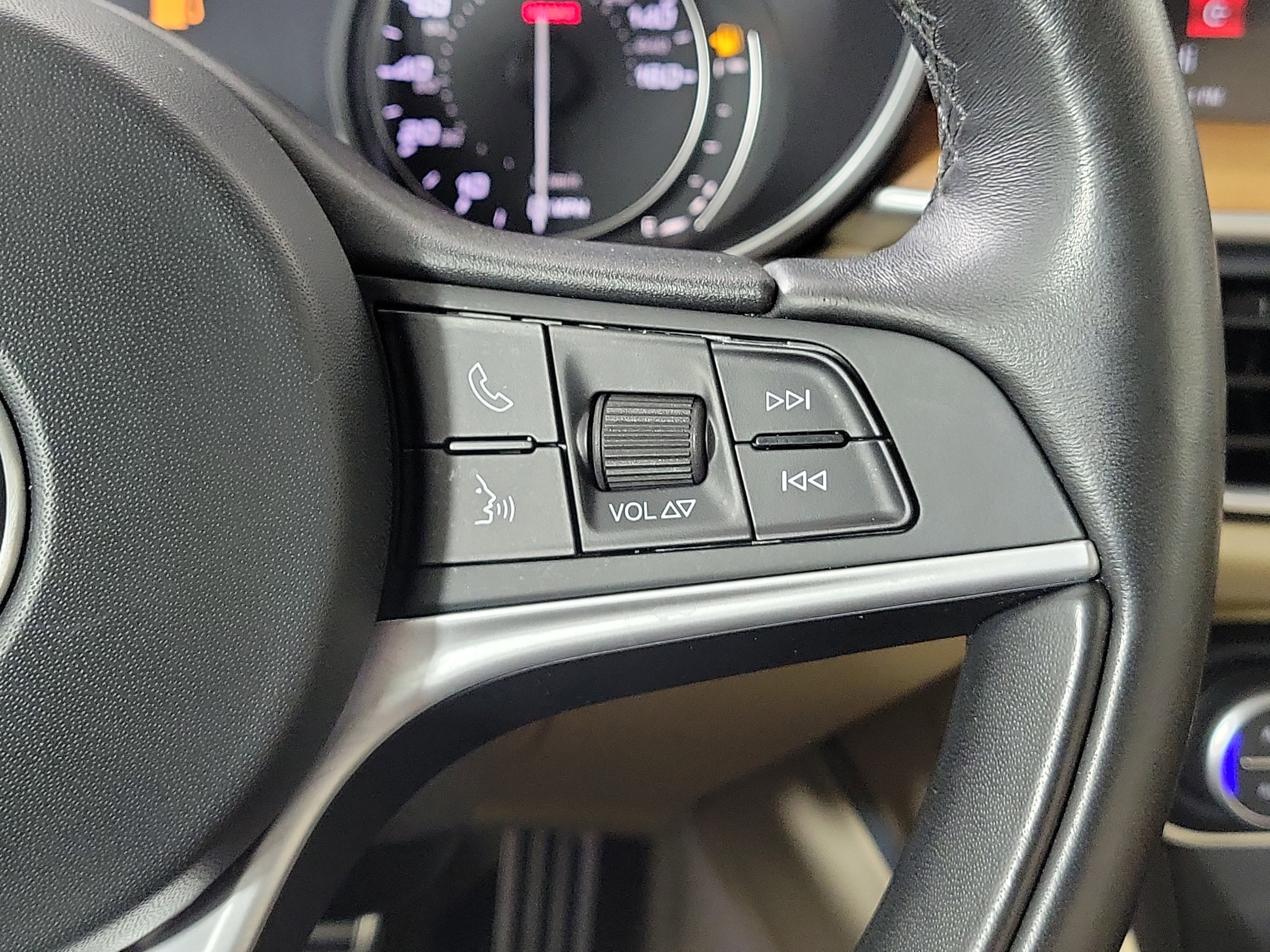 Used 2019 Alfa Romeo Stelvio Ti Lusso w/ Quick Order Package 22X Lusso image 14