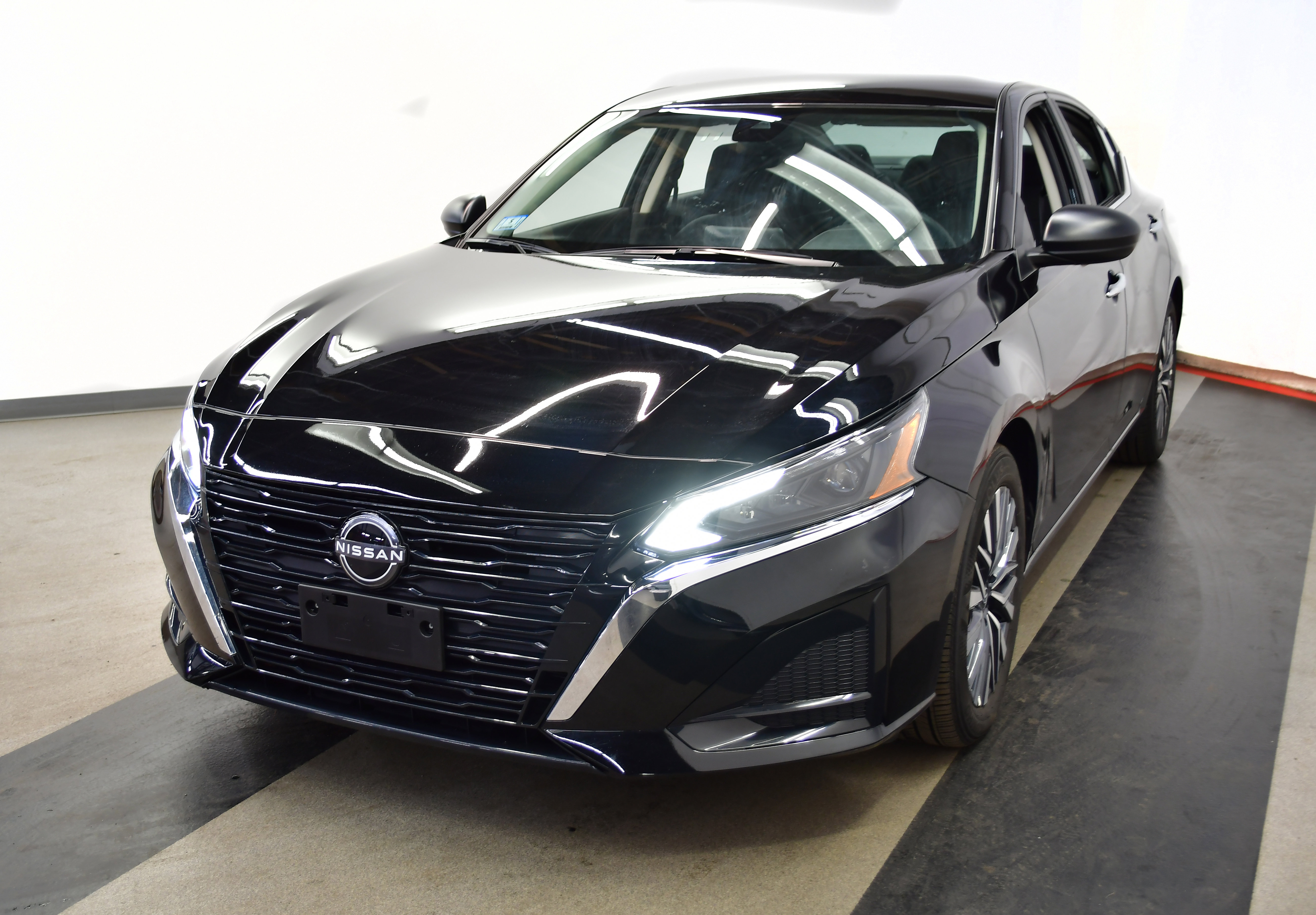 Used 2025 Nissan Altima 2.5 SV image 4