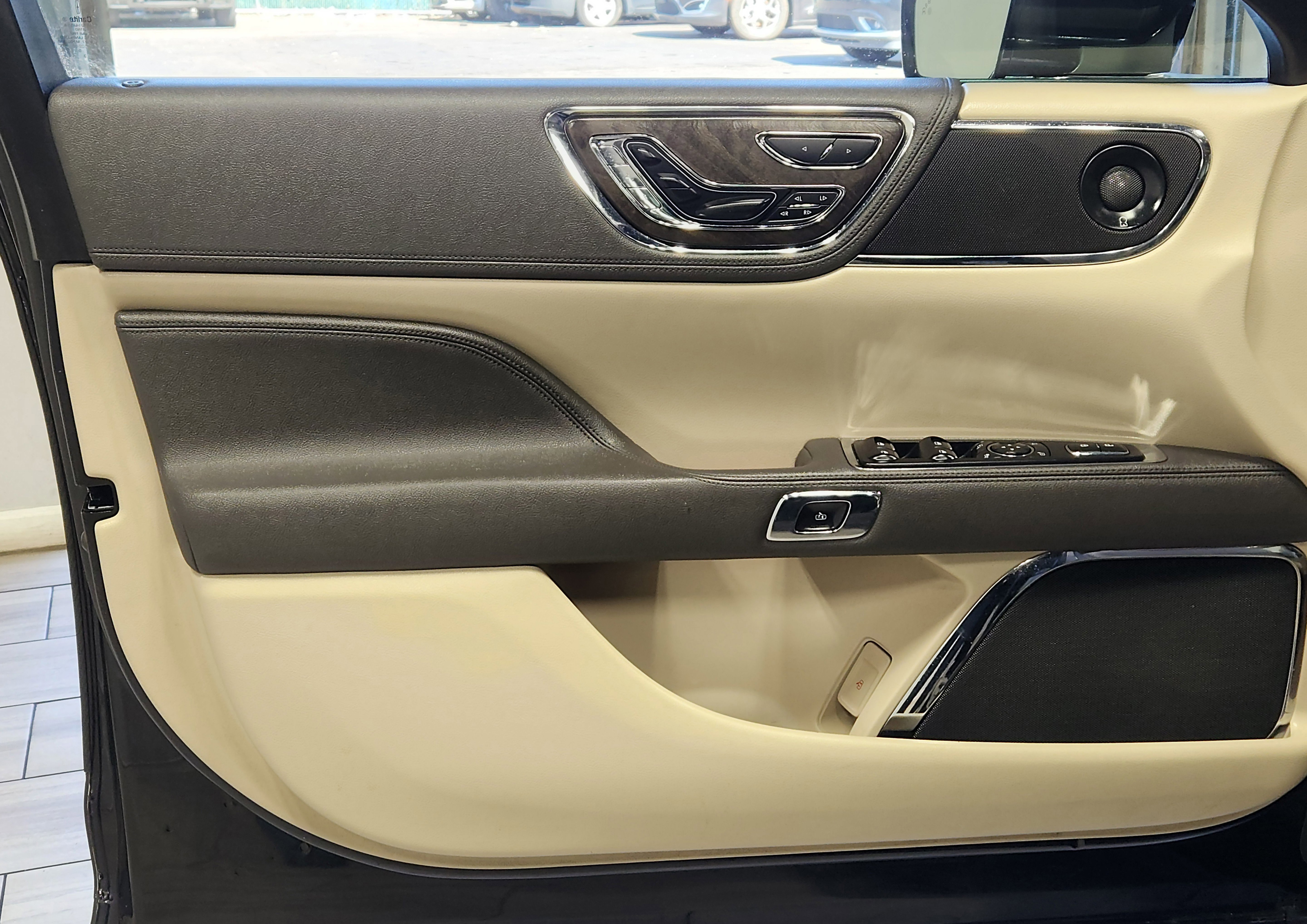 Used 2019 Lincoln Continental Reserve image 10