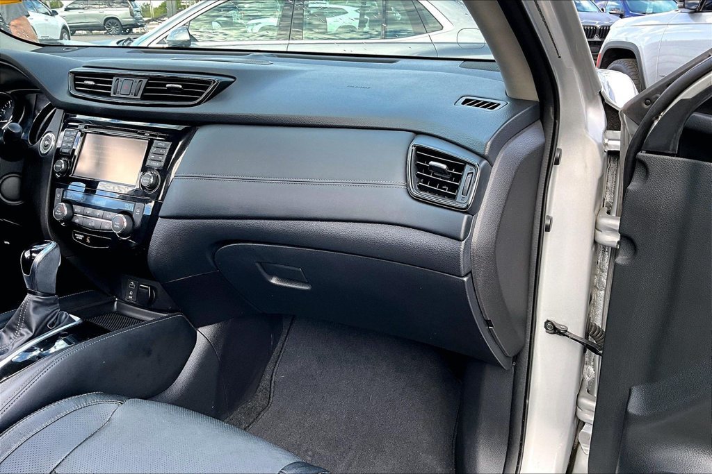 Used 2017 Nissan Rogue SL w/ SL Premium Package FWD image 25