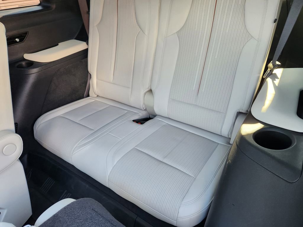 Used 2026 Cadillac Vistiq Sport w/ LPO, Floor Liner Package image 31