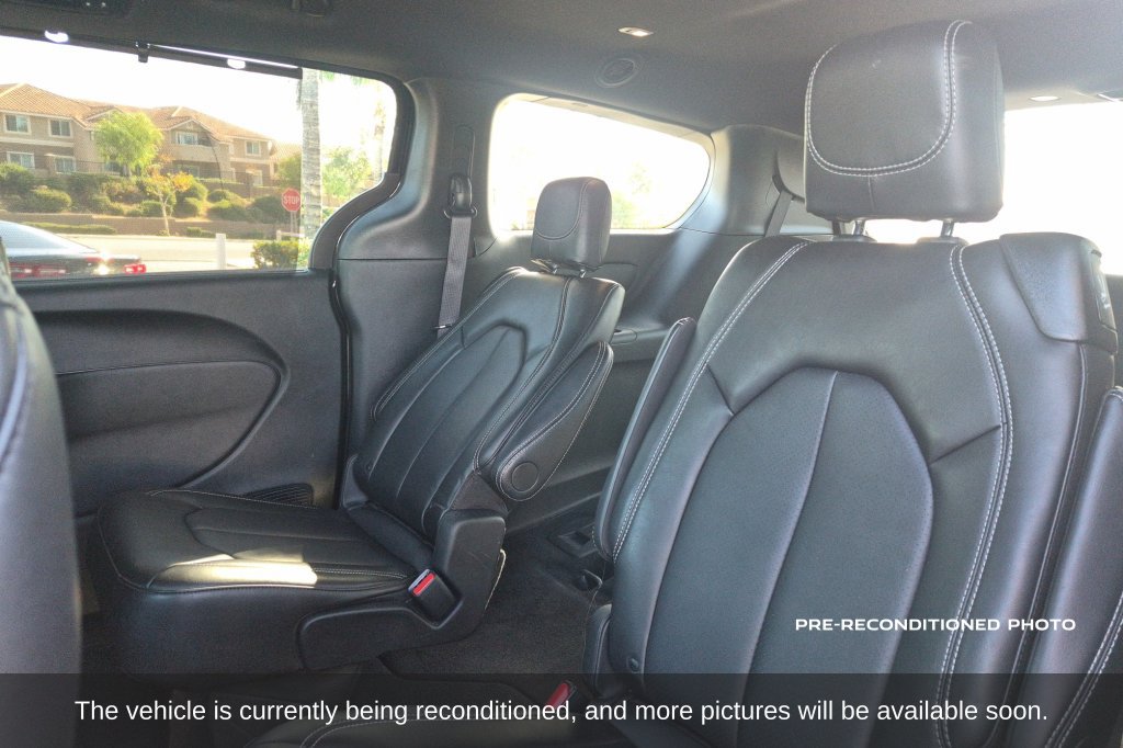 Used 2026 Chrysler Pacifica Select FWD image 12