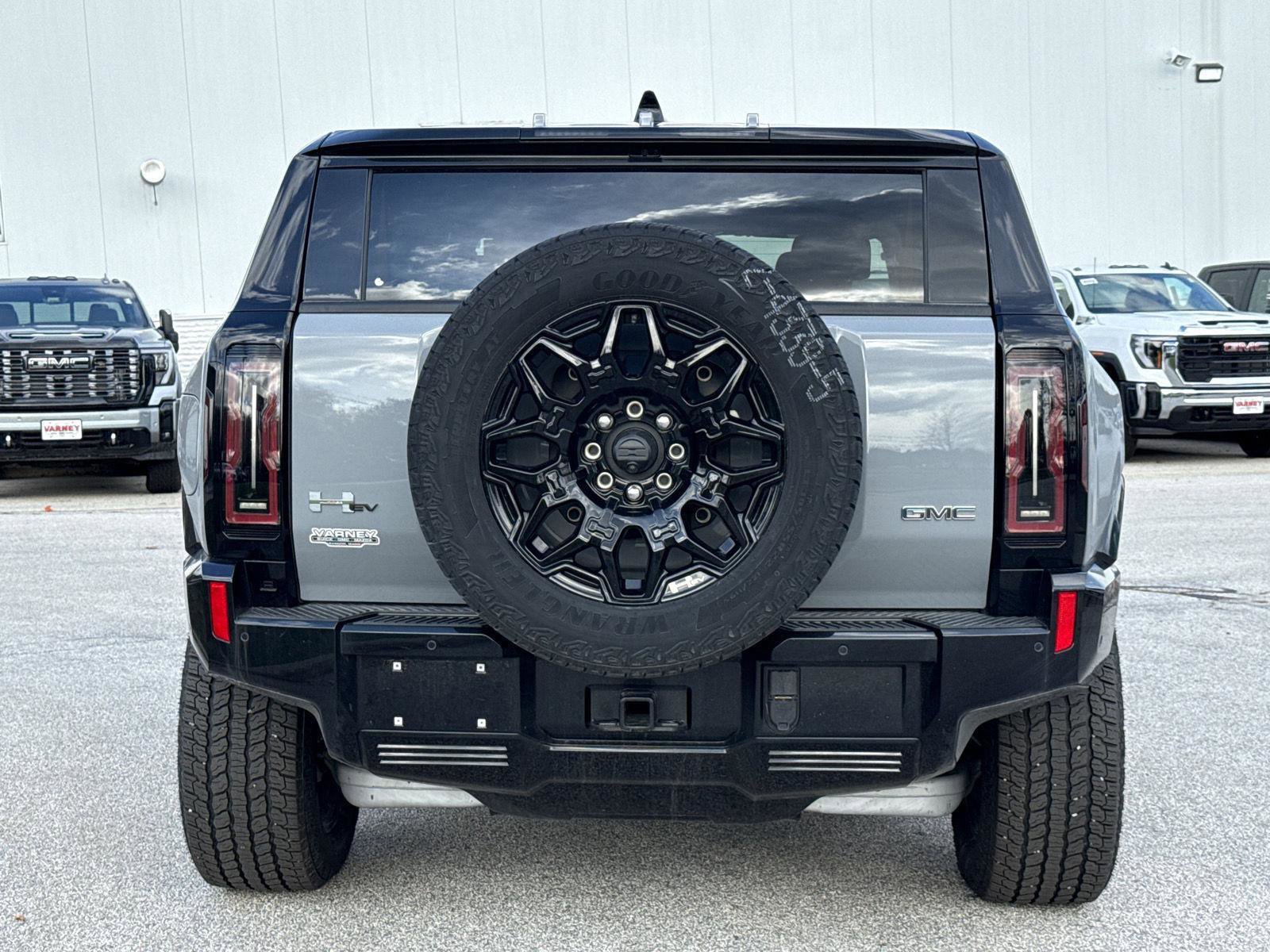 New 2025 GMC Hummer EV 2X image 10