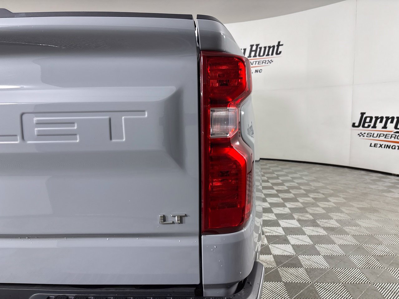 Used 2024 Chevrolet Silverado 1500 LT AWD/4WD image 34