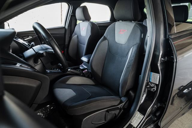 Used 2015 Ford Focus ST image 3