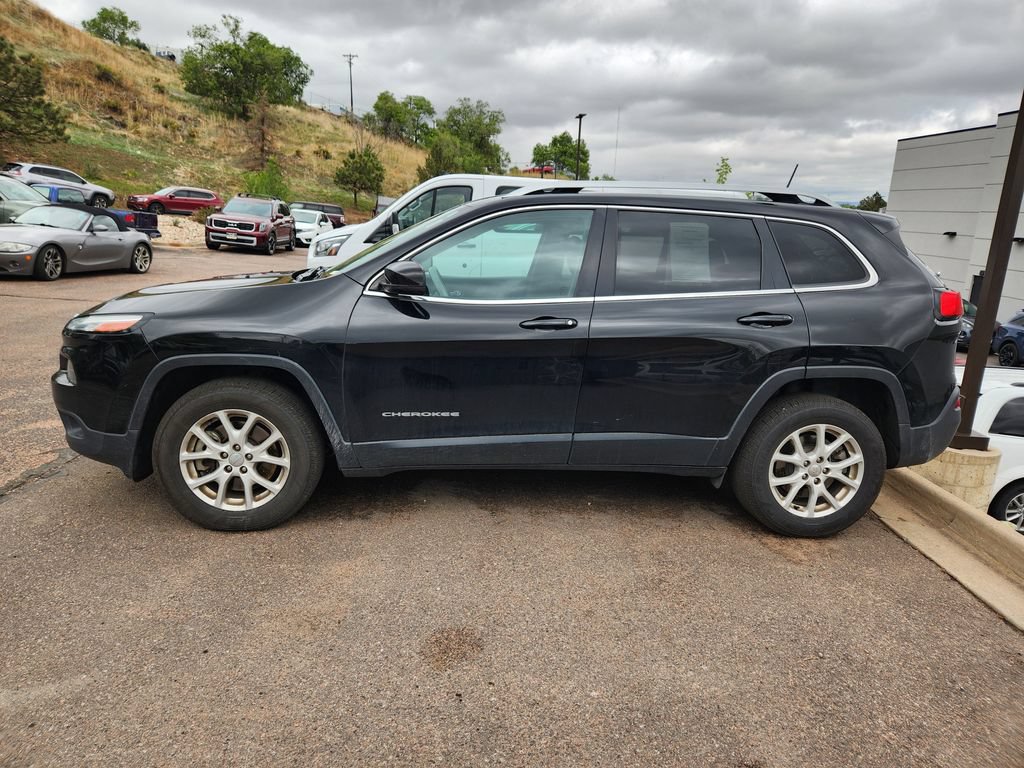 Used 2017 Jeep Cherokee Latitude w/ Safety/Convenience Group AWD/4WD image 8