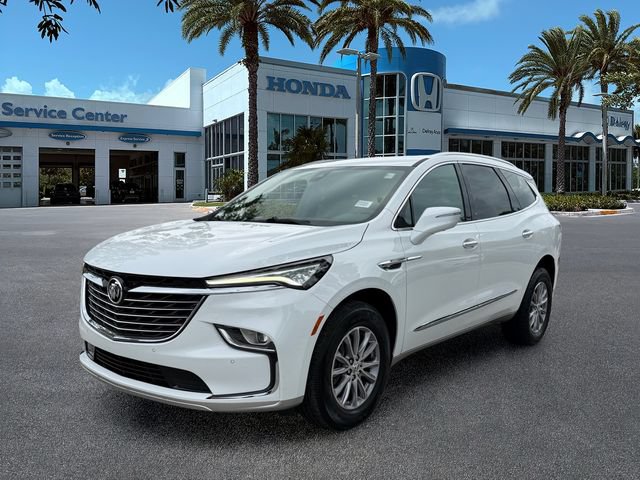 Used 2024 Buick Enclave Essence w/ Technology Package FWD image 4