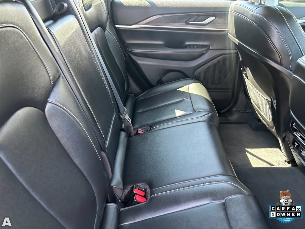 Certified 2023 Jeep Grand Cherokee Limited w/ Black Appearance Package AWD/4WD image 14