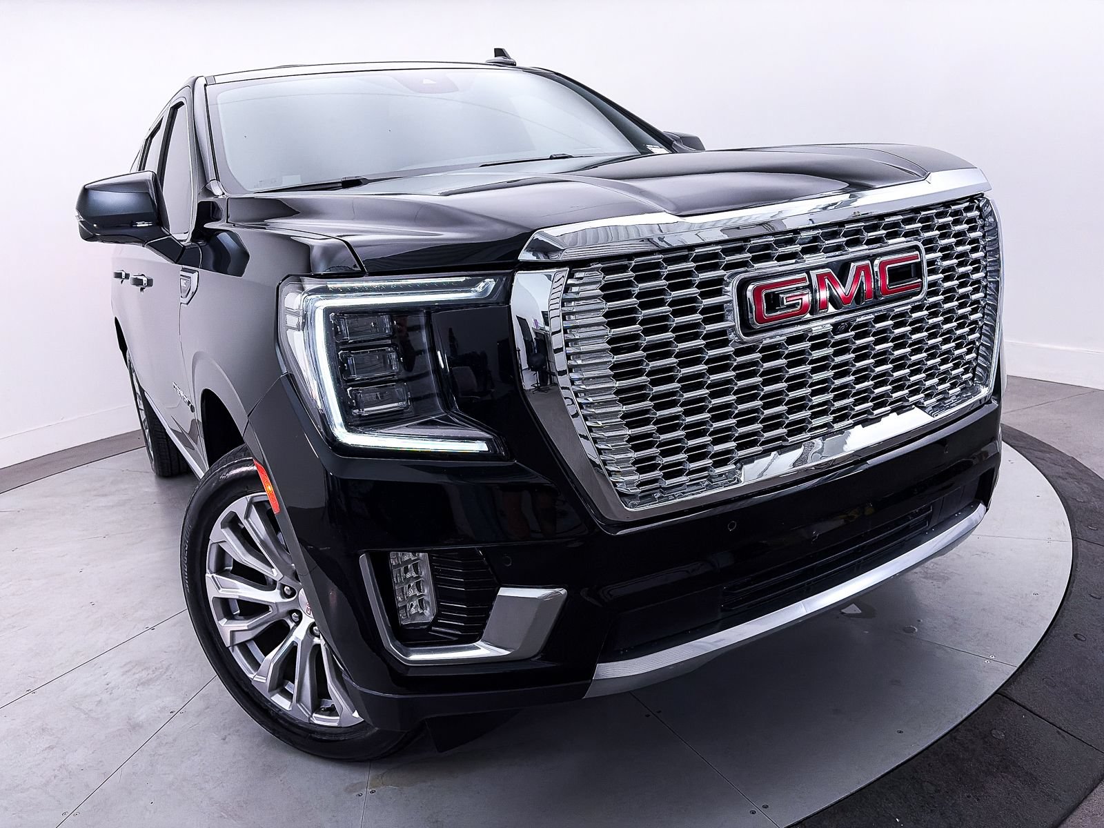 Used 2023 GMC Yukon XL Denali AWD/4WD image 10