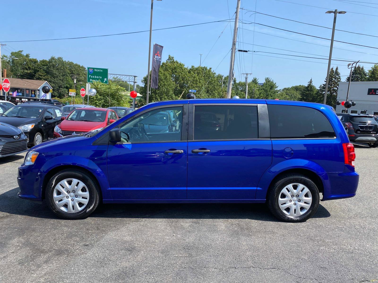 Used 2019 Dodge Grand Caravan SE image 2