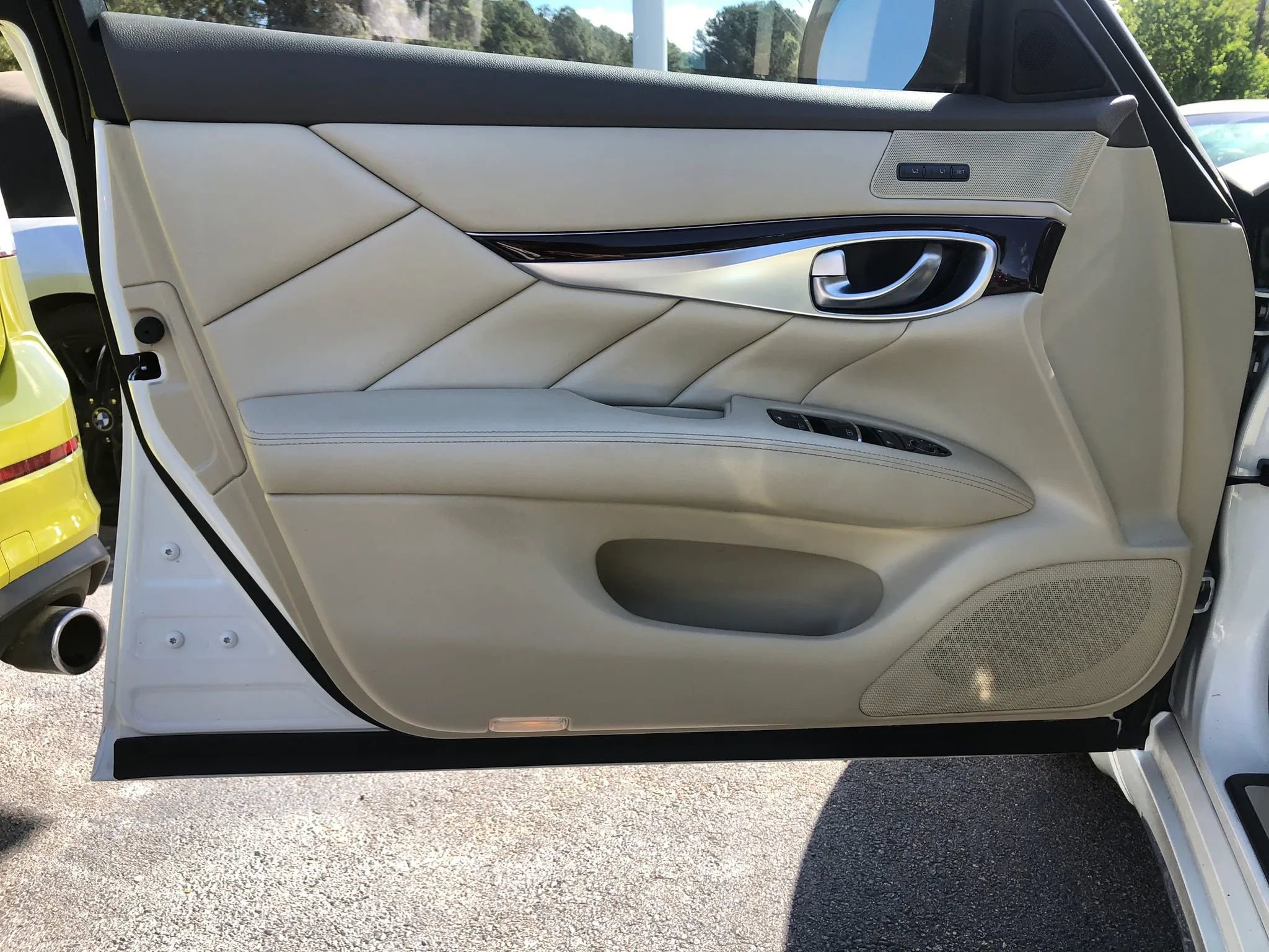 Used 2017 INFINITI Q70 L 3.7 image 12