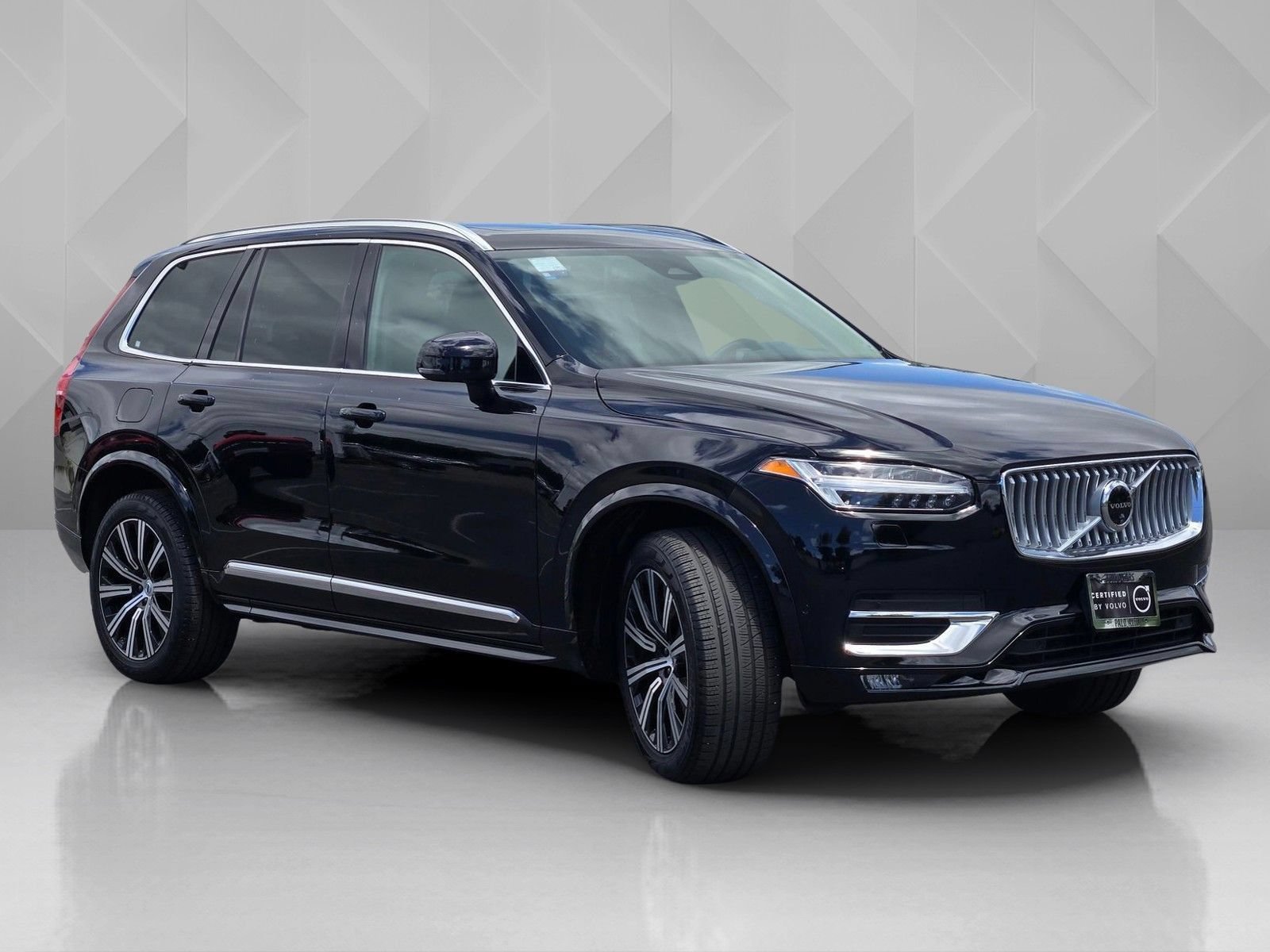 Certified 2025 Volvo XC90 B6 Plus AWD/4WD image 12