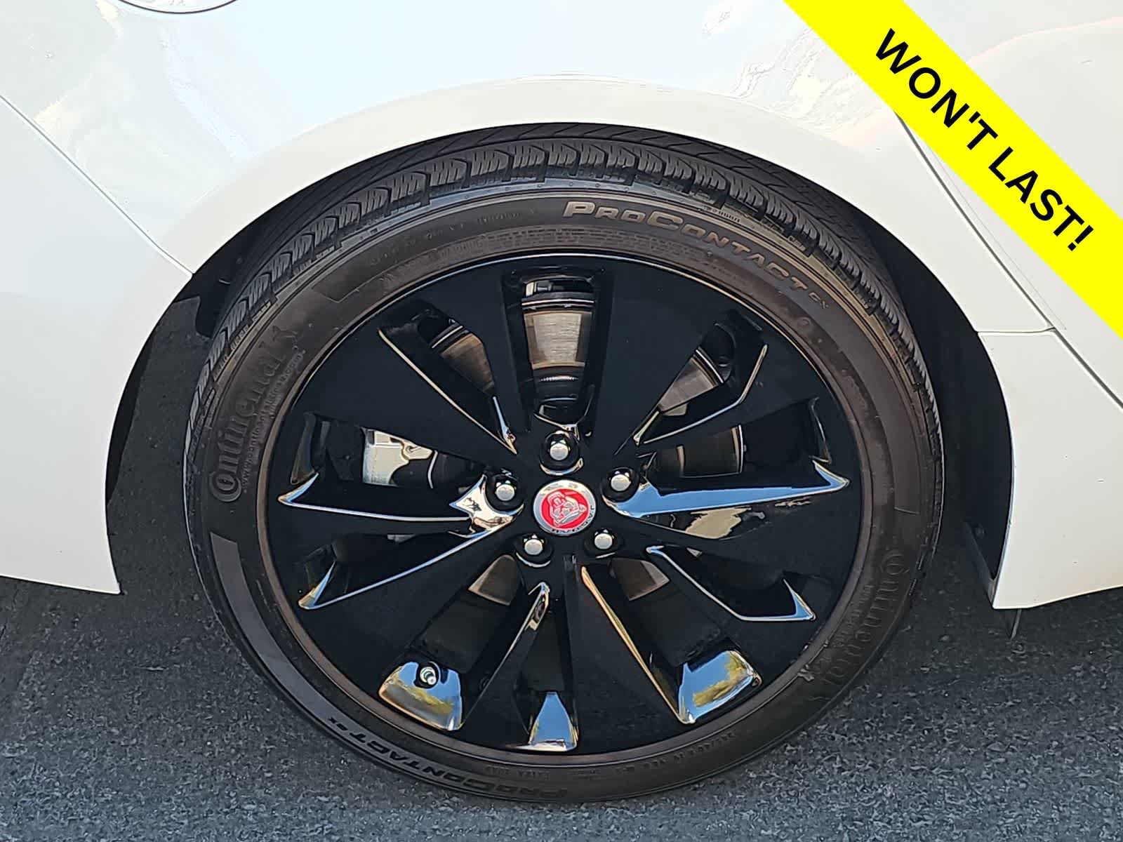 Used 2022 Jaguar XF SE RWD image 12