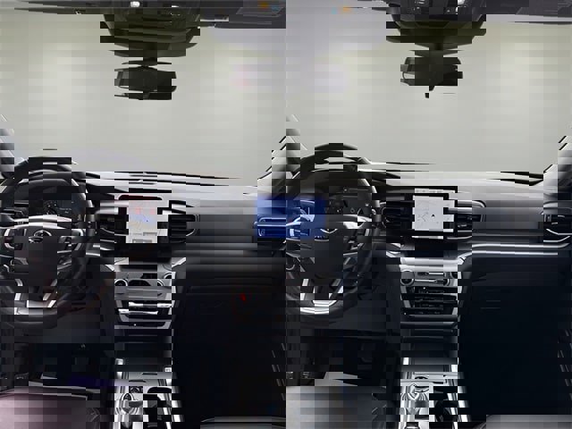 Used 2022 Ford Explorer XLT w/ Equipment Group 202A image 11