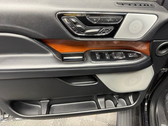 Used 2019 Lincoln Navigator Reserve AWD/4WD image 15